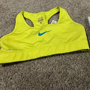 Set of 5 nike sports bras